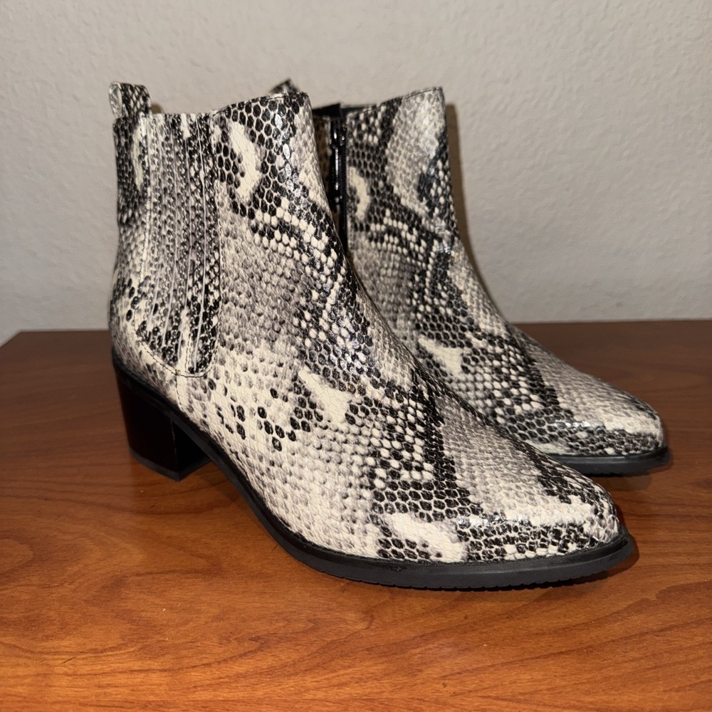 Blondo Elvina Snake‎ Print Leather Booties Size 7M Ankle Boots Brand New